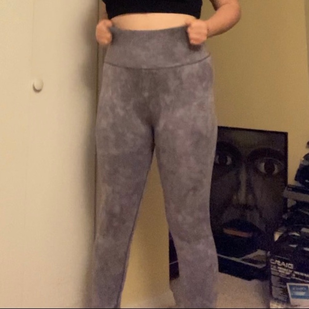 The dye purple waist snatcher athletic leggings
